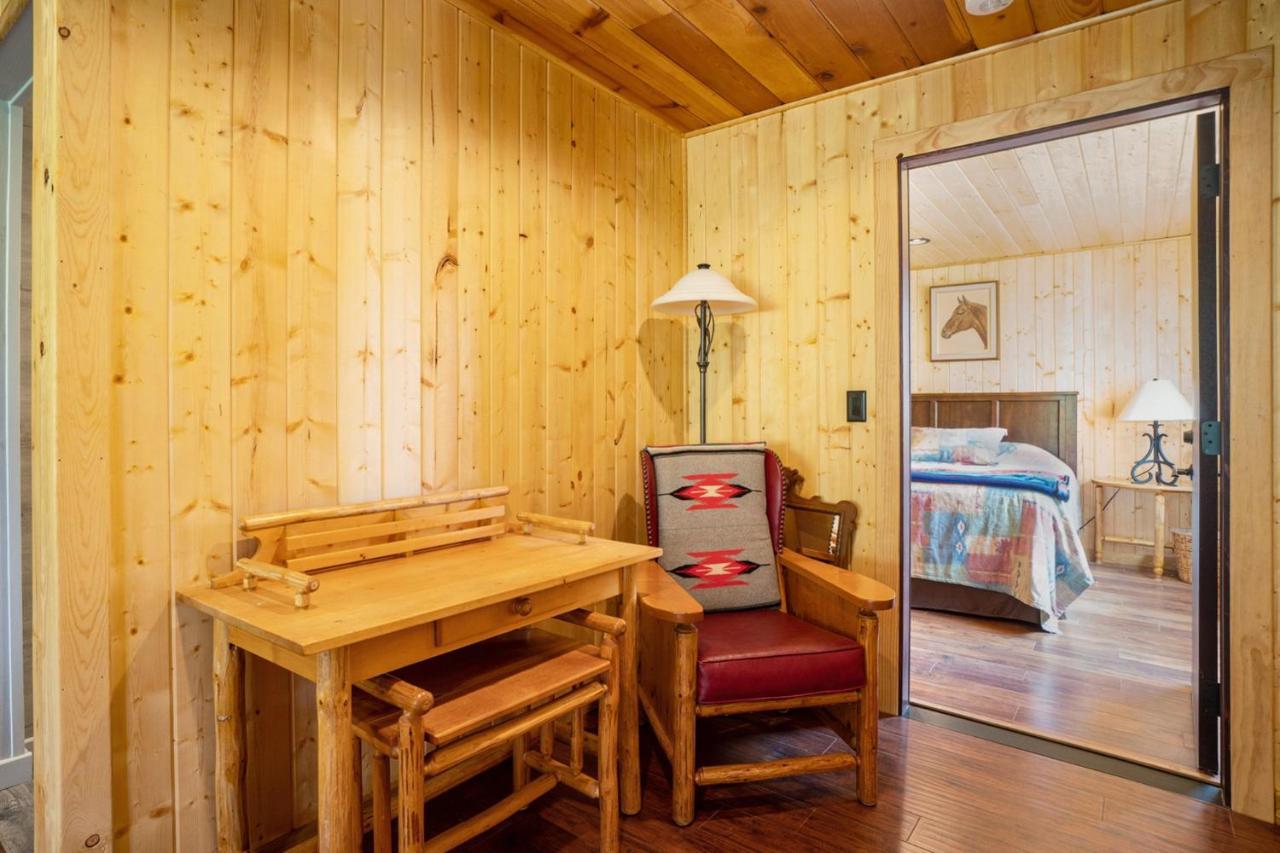 Frontier Mountain Retreat - Monthly Long-Term Vacation Rental 30 Days Minimum -- Estes Park Apts 외부 사진